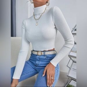 NWOT White Cropped Turtle Neck That Is Ribbed and in Women’s Size S(4)